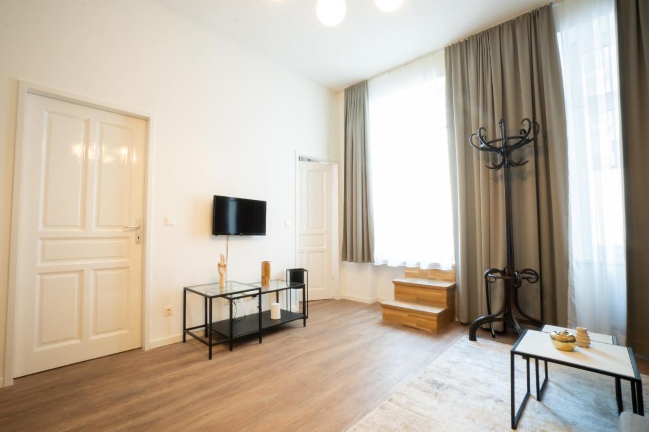 Spacious With Huge Shared Terrace And Grill Located Between Centre And Donau River Apartament *