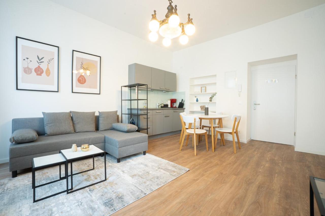 Apartament Spacious With Huge Shared Terrace And Grill Located Between Centre And Donau River Wiedeń
