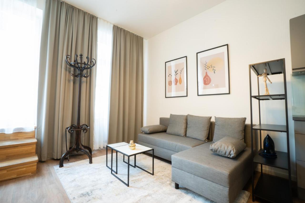 Appartement Spacious With Huge Shared Terrace And Grill Located Between Centre And Donau River