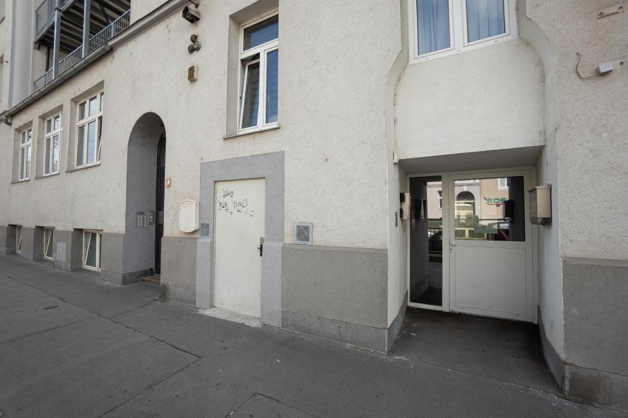 Appartement Spacious With Huge Shared Terrace And Grill Located Between Centre And Donau River *
